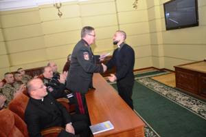 Капелан УГКЦ презентував у Міністерстві оборони книгу-присвяту загиблим героям Капелан УГКЦ презентував у Міністерстві оборони книгу-присвяту загиблим героям